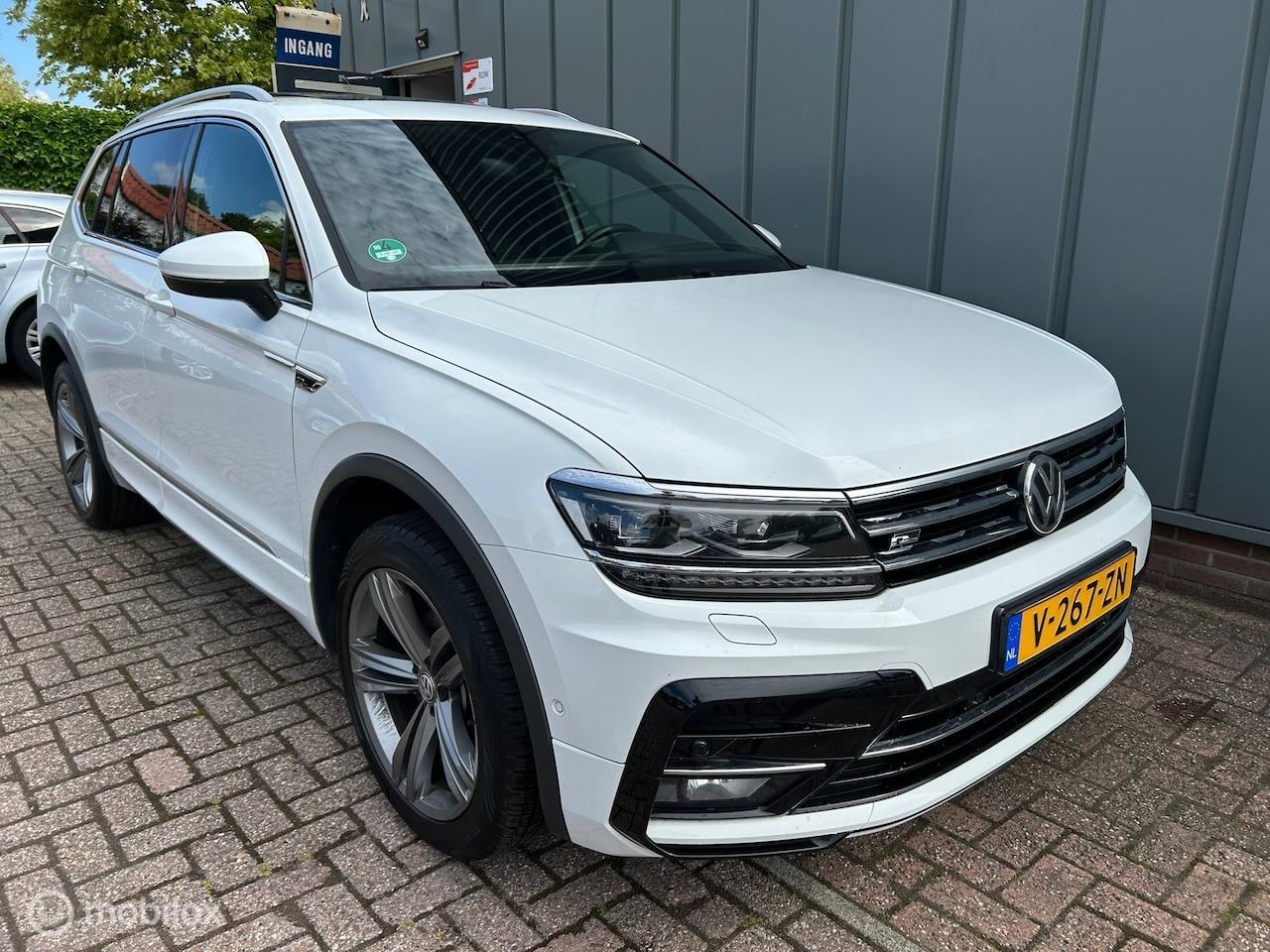 Volkswagen Tiguan - 2.0 TDI R-Line Automaat //APK//NAP//Airco//Navi//Cruise//Pano//Schuifkantel//Trekhaak//PDC - AutoWereld.nl
