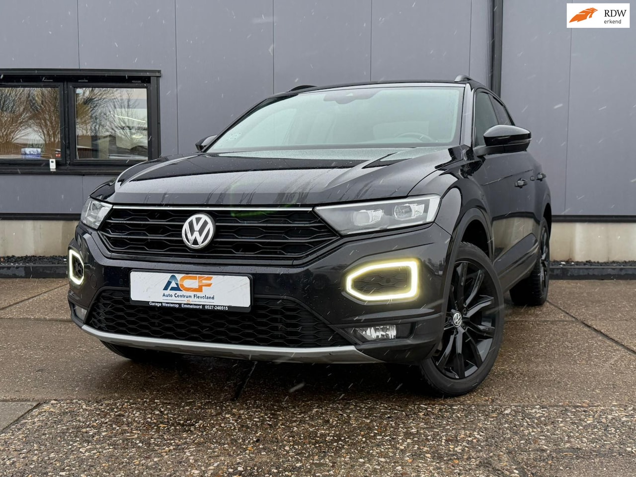 Volkswagen T-Roc - 1.5 TSI Sport Business R BLACK EDITION - AutoWereld.nl