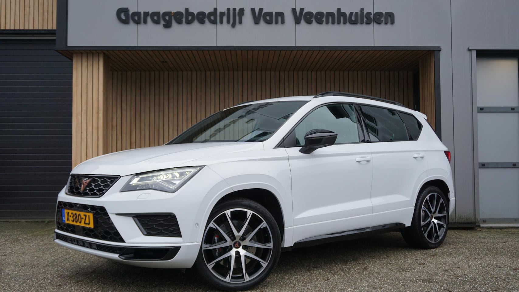 CUPRA Ateca - 2.0 TSI 300pk 4DRIVE Pano.Dak 360-View *Black Optik* Beats Sfeerverlichting Trekhaak 19inc - AutoWereld.nl