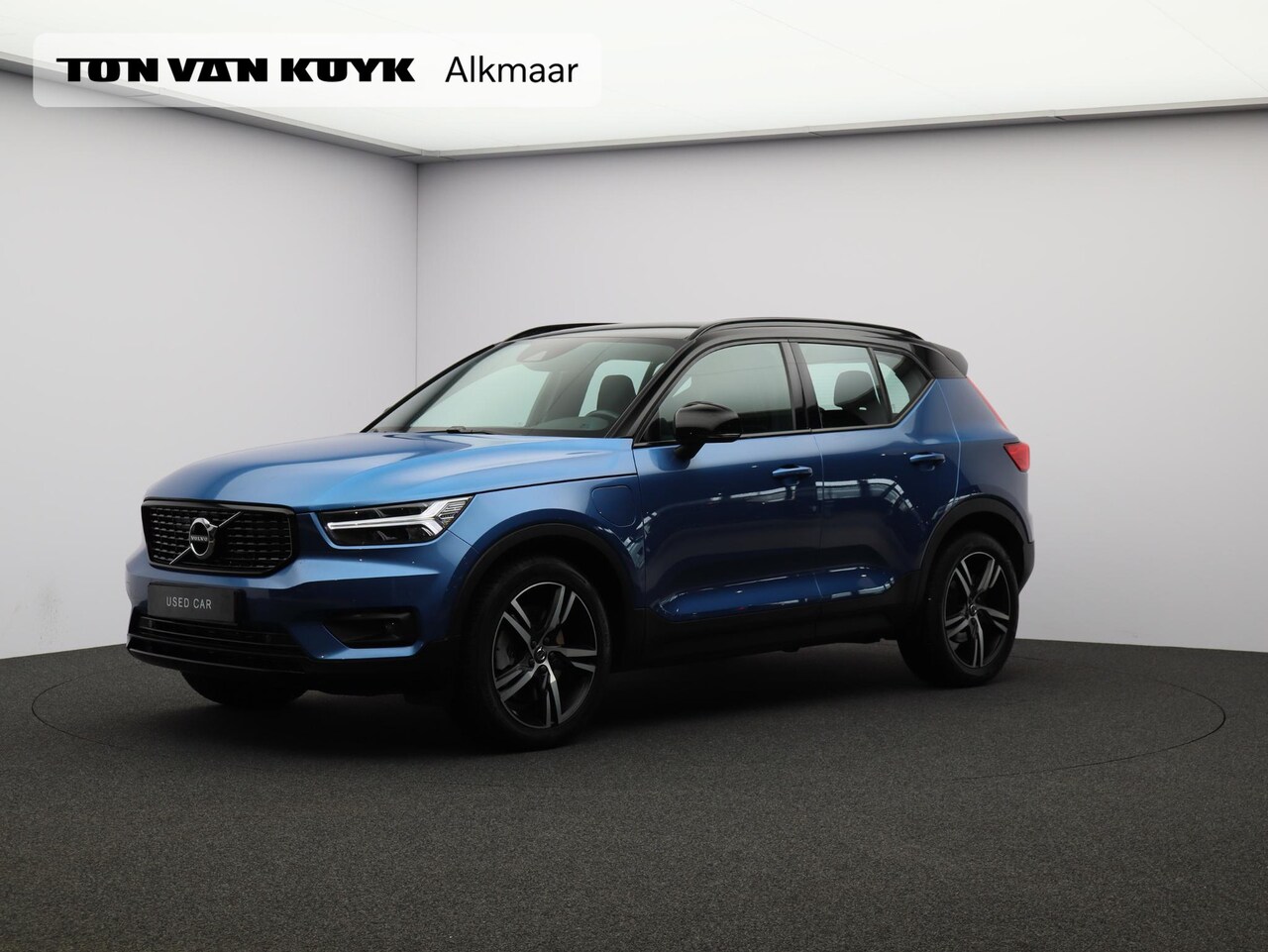 Volvo XC40 - T5 Recharge R-Design / Trekhaak / Adapt. cruise / Keyless / Stoel+stuur+achterbankverwarmi - AutoWereld.nl