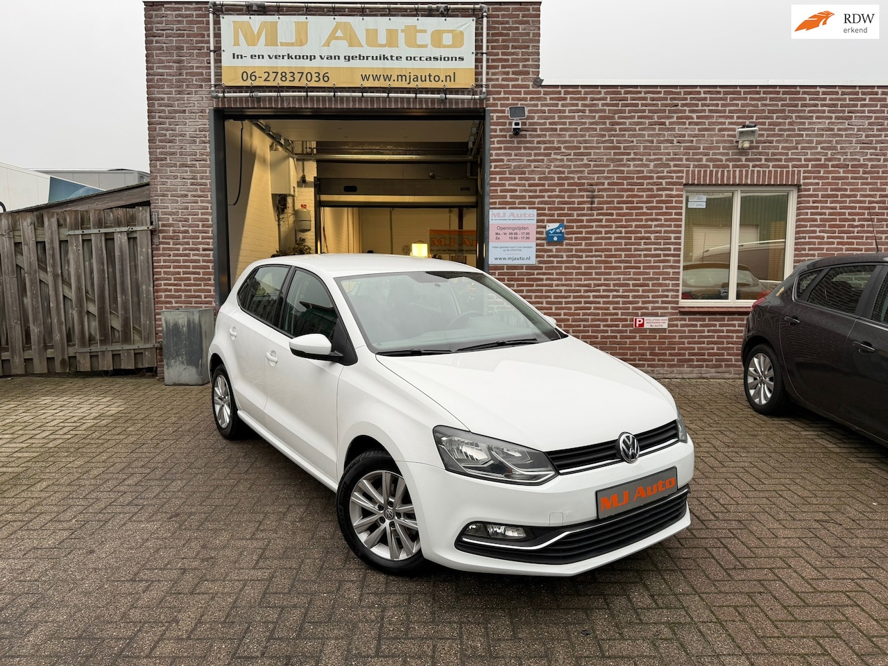 Volkswagen Polo - 1.2 TSI Comfortline Connected Series navigatie cruise control - AutoWereld.nl