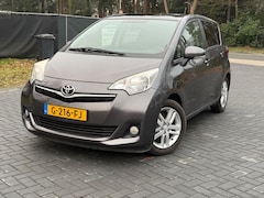 Toyota Verso S - 1.3 VVT-i Aspiration/Airco/Cruise/Pano/Navi/LMV/Trekhaak