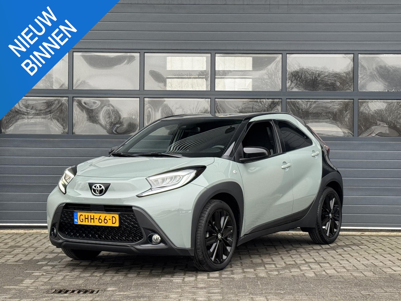 Toyota Aygo X - 1.0 VVT-I MT PULSE I CLIMATE CONTROL I P-CAMERA I APPLE CARPLAY I ADAPTIVE CRUISE CONTROL - AutoWereld.nl