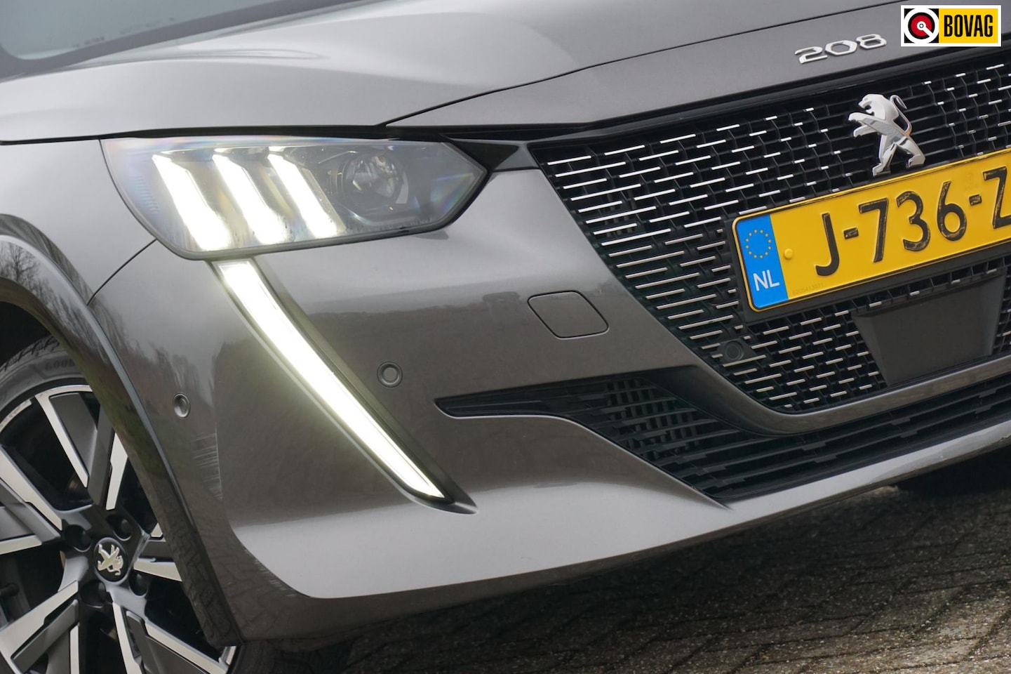 Peugeot 208 - 1.2 PureTech GT-Line | Gris Platinium | AppleCarplay/Camera/LED/NAV/Cruise - Keurig! - AutoWereld.nl