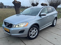Volvo XC60 - 2.4D AWD R-Design 163PK AUTOMAAT/LEDER/CLIMA/CRUISE/PDC/TREKHAAK