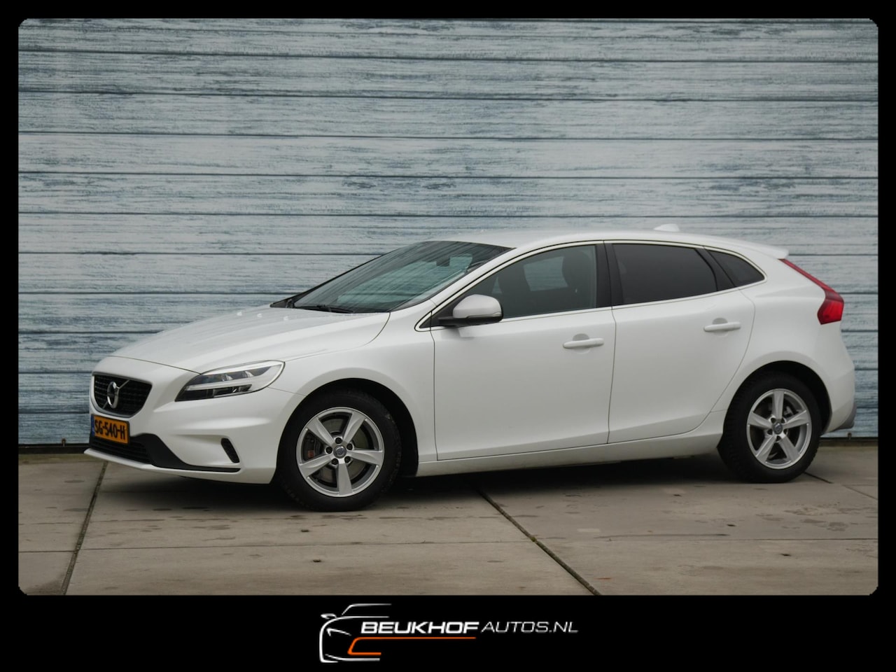 Volvo V40 - 2.0 D3 R-design Business Sport Leer Led Navi Pdc - AutoWereld.nl