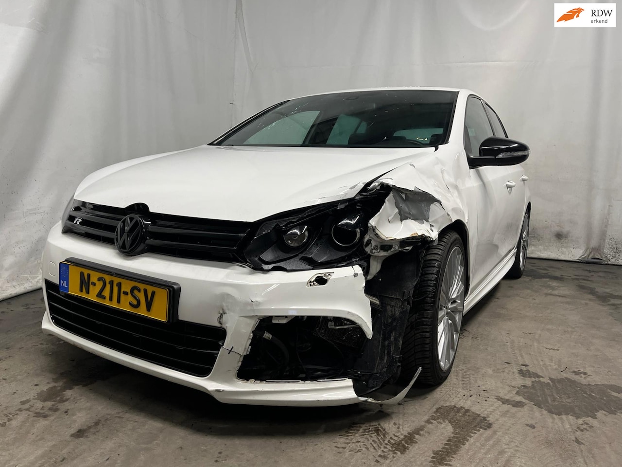 Volkswagen Golf - 2.0 R 4-Motion - Front Schade - Airbags Defect - AutoWereld.nl
