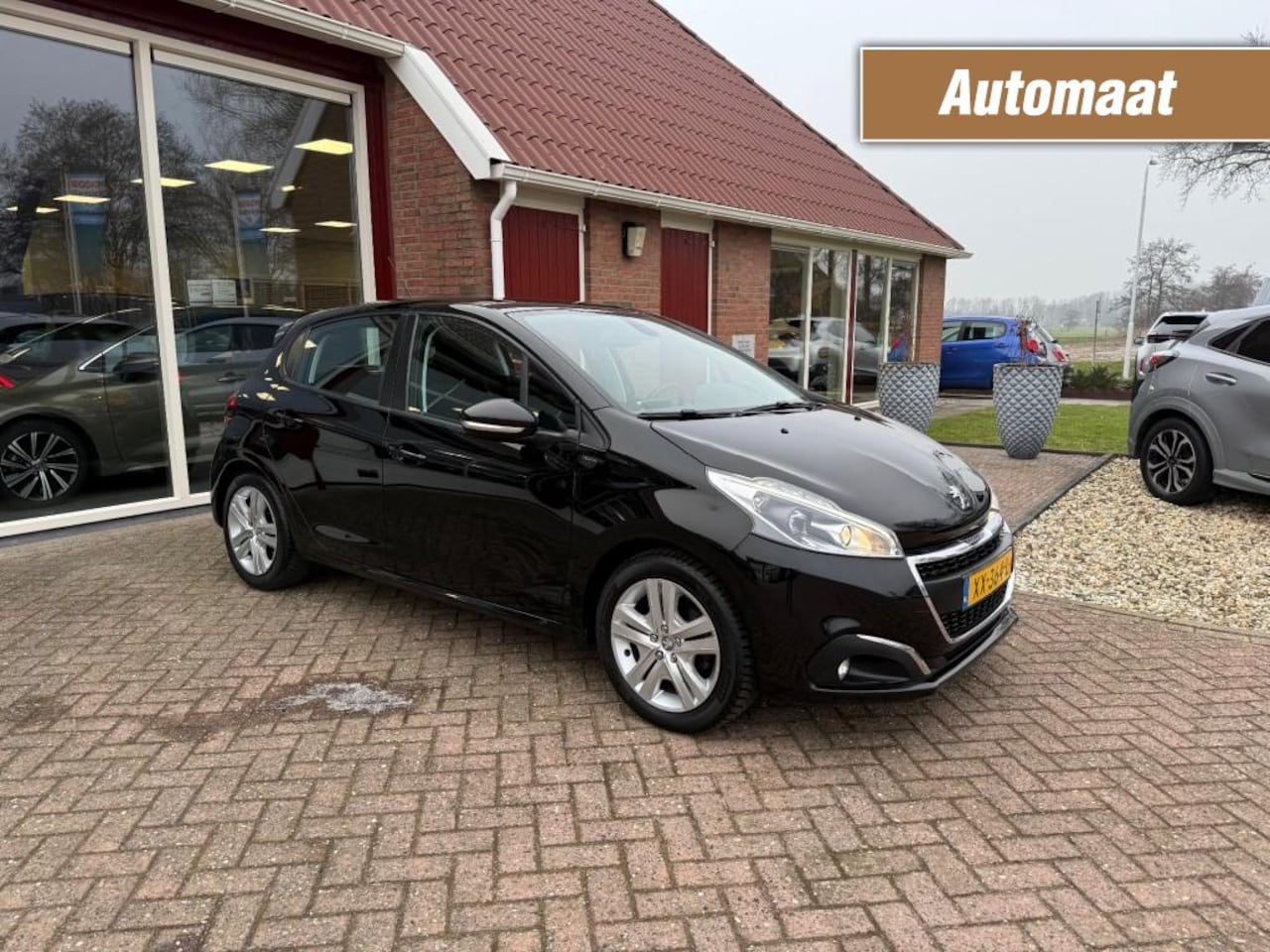 Peugeot 208 - 1.2 PURETECH SIGNATURE 5-DRS AIRCO/CRUISE/NAVI/AUTOMAAT - AutoWereld.nl
