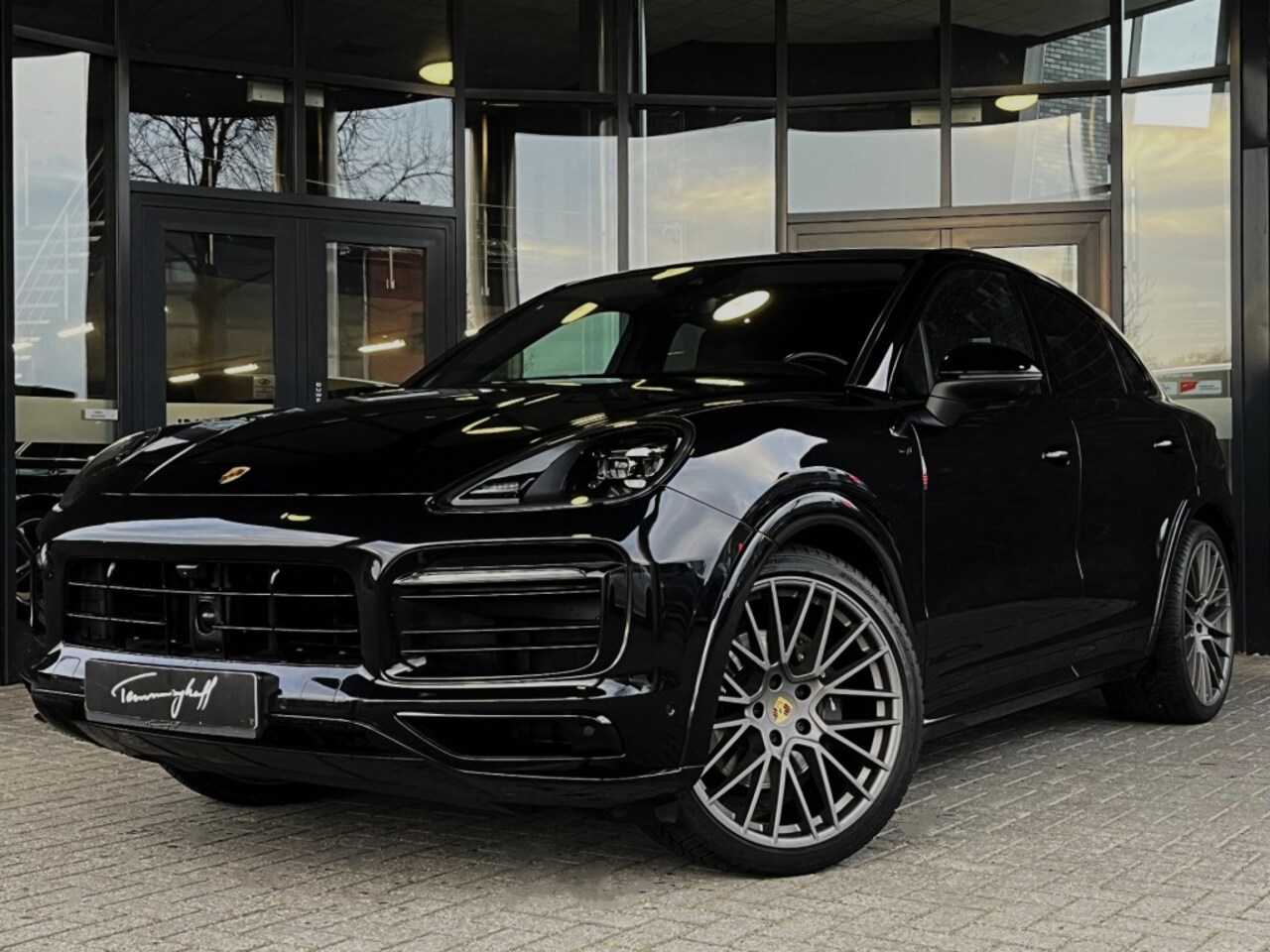 Porsche Cayenne - COUPÉ 3.0 E-HYBRID - ORG. NL. - SPORT CHR. - PANO - 4-WIELST. - 22 INCH - AutoWereld.nl