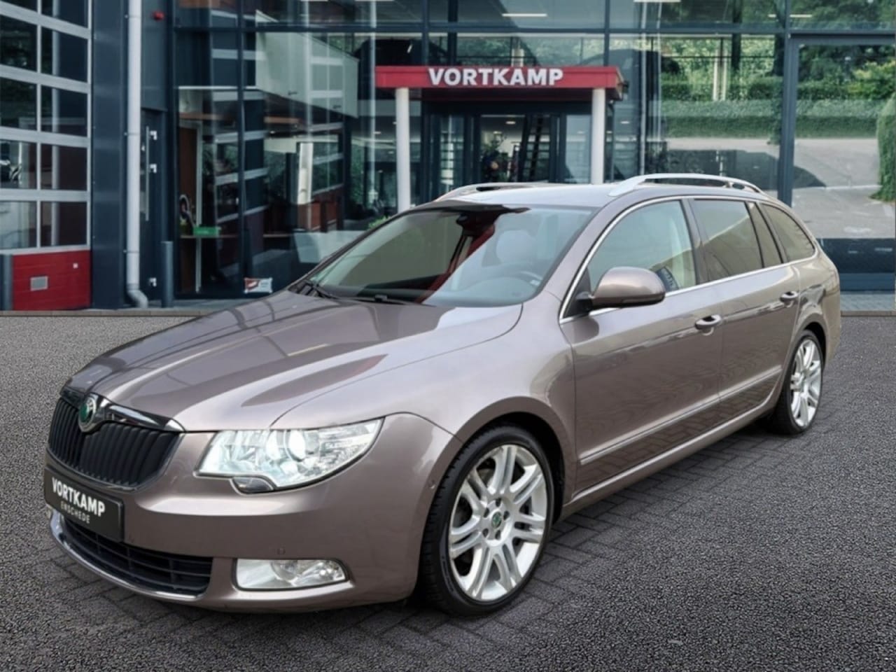 Skoda Superb - 1.8 TSI Elegance Business Line LEDER/MEMORY/AFN.TREKHAAK/PDC/STOELVERW - AutoWereld.nl