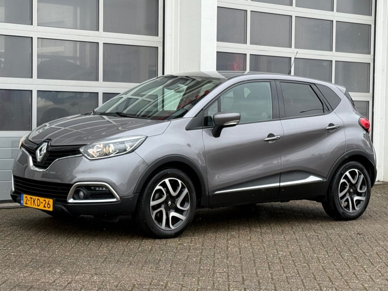 Renault Captur - 1.2 TCE 120PK Dynamique Aut. Navi Camera Trekhaak - AutoWereld.nl