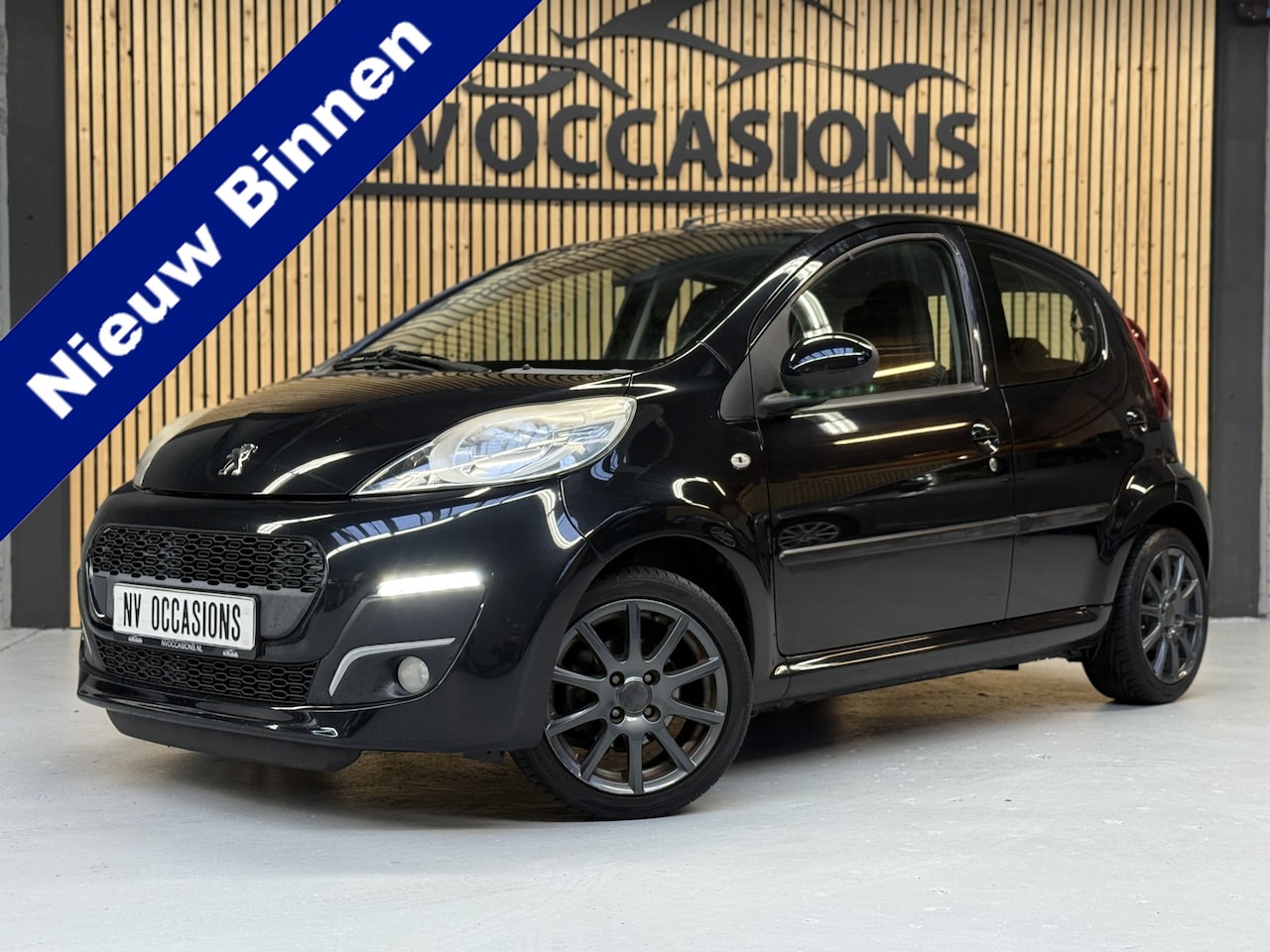 Peugeot 107 - 1.0 Active AIRCO/LED/95DKM/5DRS/NAP/15"/SPORTIEF! - AutoWereld.nl