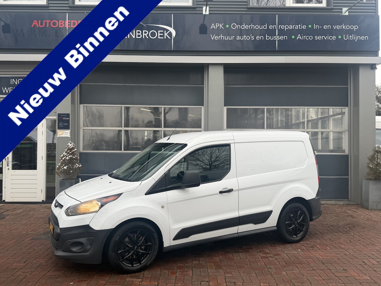 Ford Transit Connect - 1.5 TDCI L1 Economy Edition Bj 2017 Km 166.000 Nap 2e eigen  Airco,Trekhaak - AutoWereld.nl