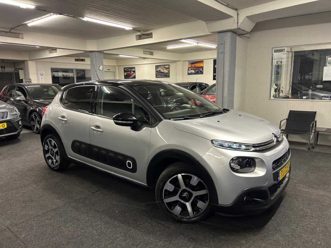 Citroën C3 - 1.2 PureTech Shine*Camera*NAP*Carplay*2017 - AutoWereld.nl