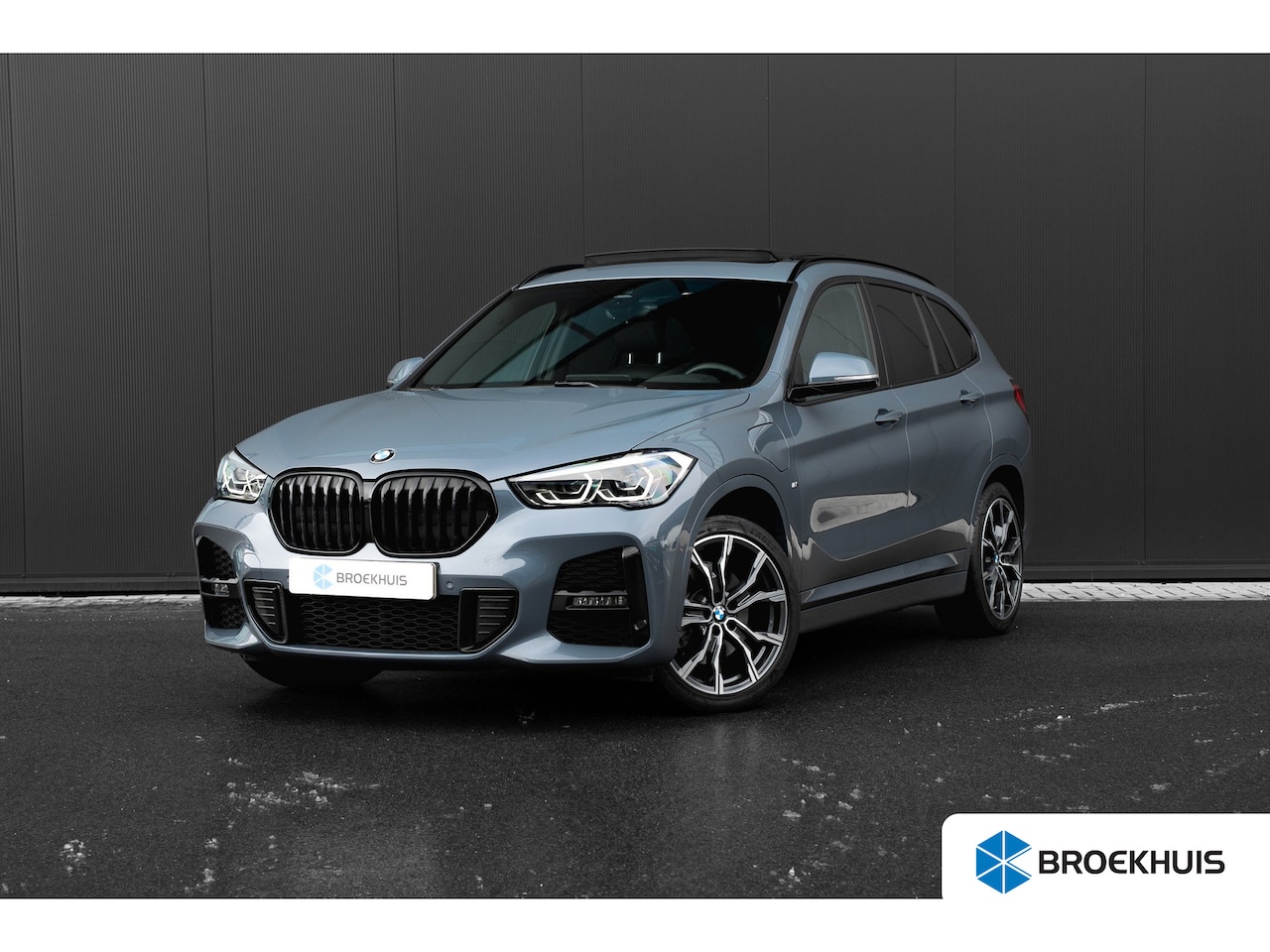 BMW X1 - xDrive25e 163 PK eDrive Edition Panoramadak | Trekhaak | Head up | Keyless | Adaptive crui - AutoWereld.nl