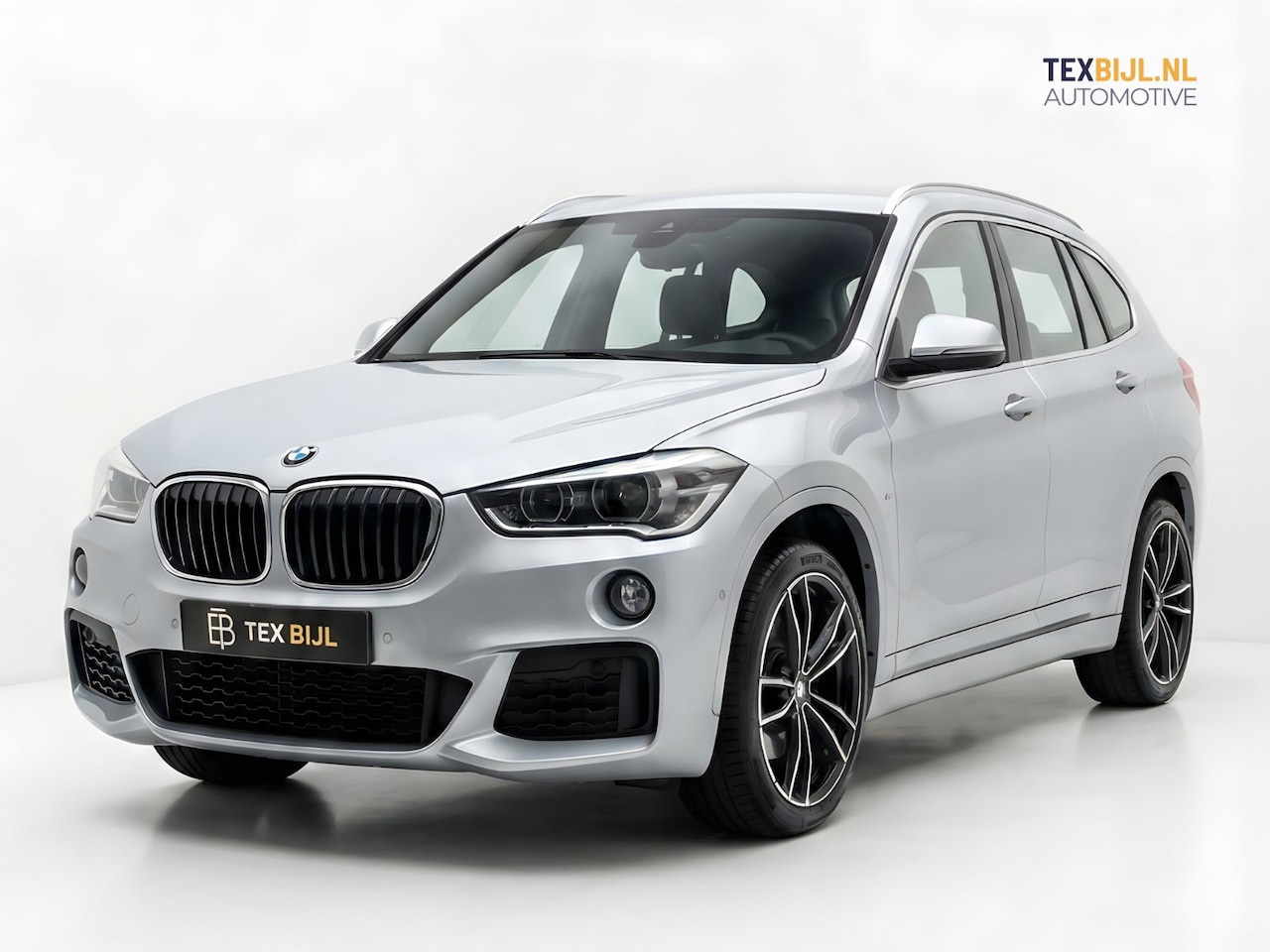 BMW X1 - SDrive20i High Executive NAP|HUD|CAM|NAV|Trekh|etc, - AutoWereld.nl