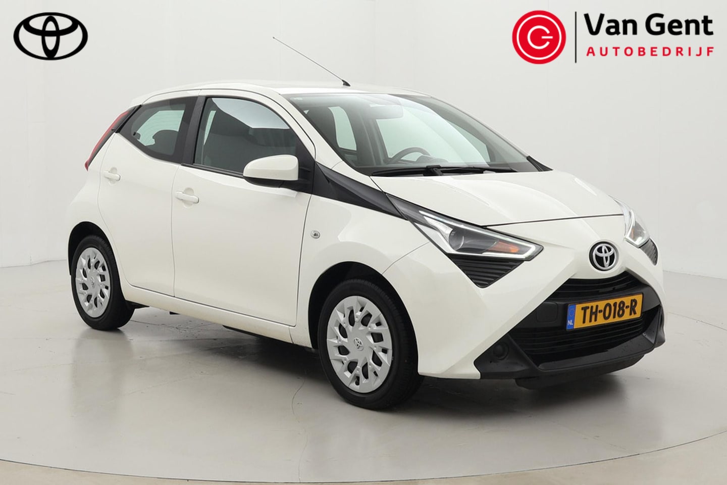 Toyota Aygo - 1.0 VVT-i x-play | Navigatie | Airco | Camera | Bluetooth - AutoWereld.nl
