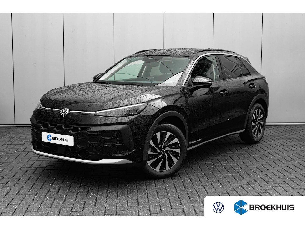 Volkswagen T-Roc - 1.5 eTsi Life First Edition | Achterbank in delen neerklapbaar | Achteruitrijcamera | Alar - AutoWereld.nl