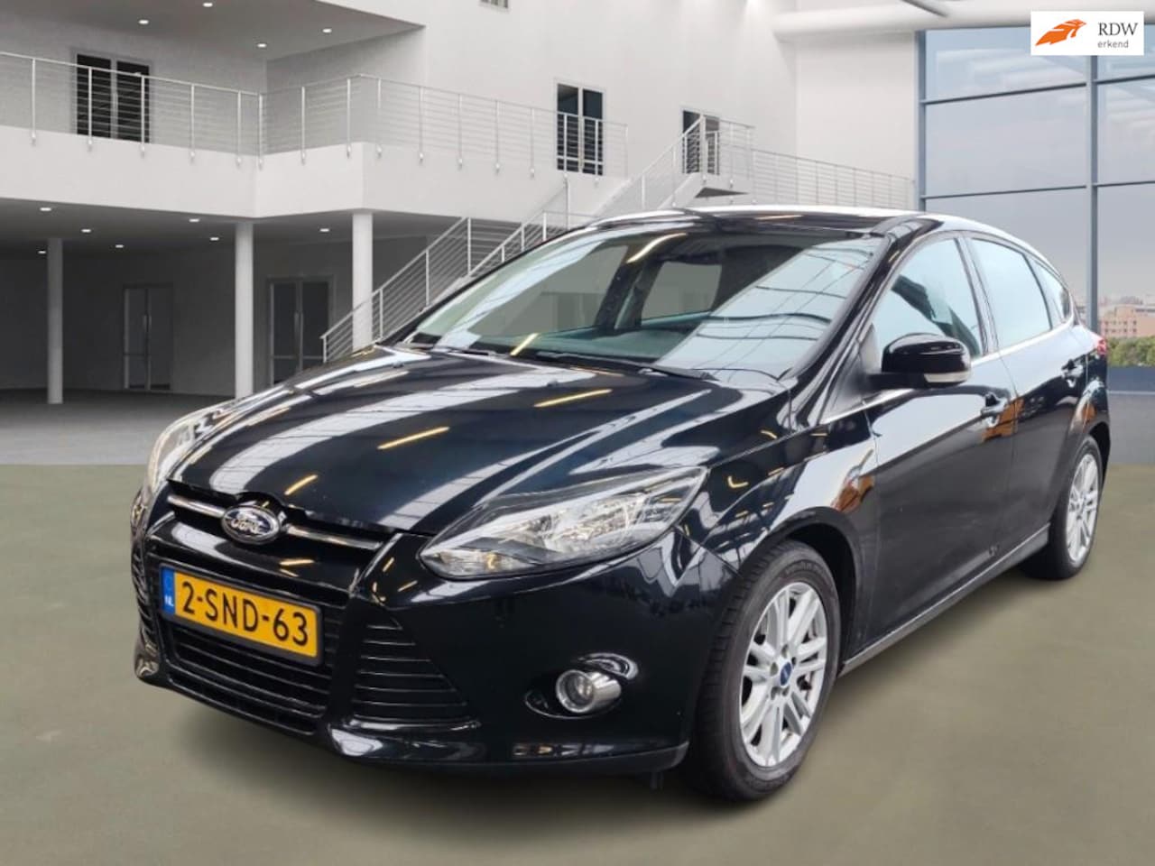 Ford Focus - 1.0 EcoBoost Titanium NAVI PSENSOR CRUISE 2 X SLEUTELS - AutoWereld.nl