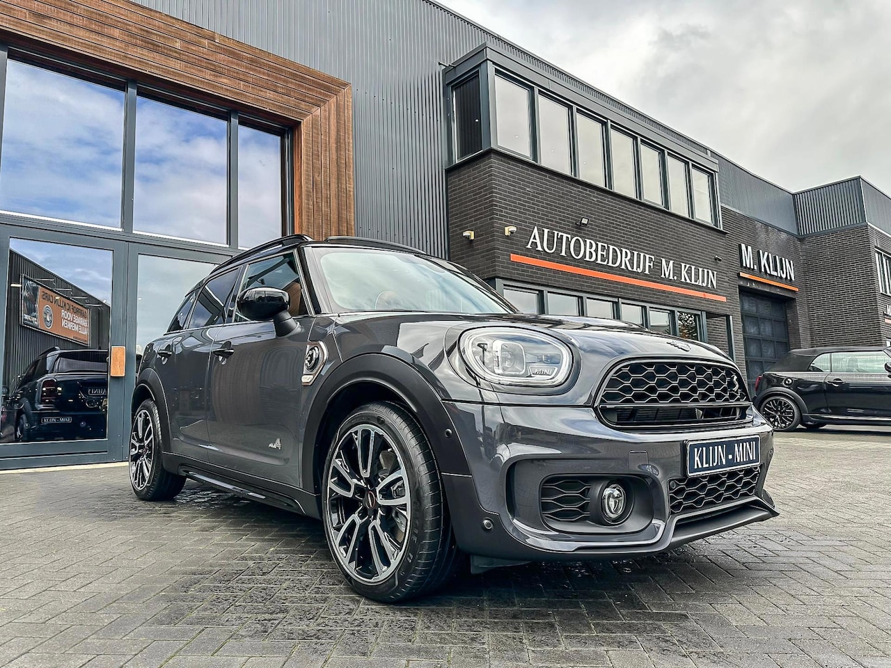 MINI Countryman - Mini 2.0 Cooper S E ALL4 John Cooper Works 220pk/bruin leer/pano/camera/19"/Vol - AutoWereld.nl
