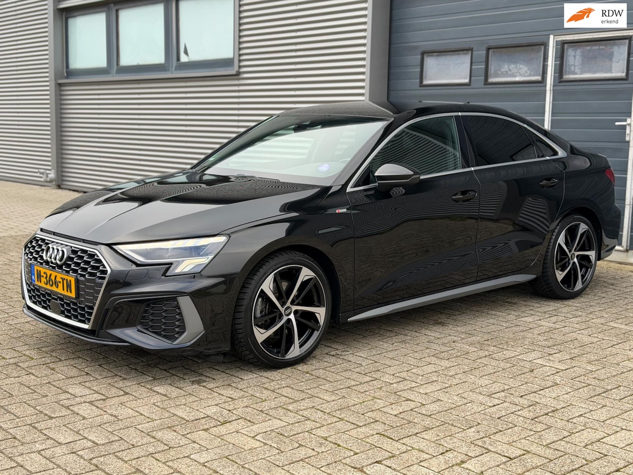 Audi A3 Limousine - 35 TFSI S-LINE - 1 STE EIGENAAR - DEALER ONDERHOUDEN - VIRTUAL - BTW AUTO! - AutoWereld.nl