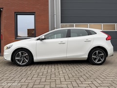 Volvo V40 - 1.5 T2 Geartr. R-Design - pano - xenon - H/k audio