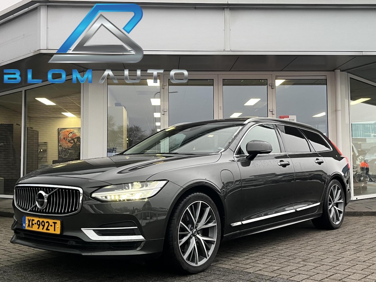 Volvo V90 - 2.0 T8 AWD Inscription PANO+TREKH+360CAM+MASSAGE - AutoWereld.nl