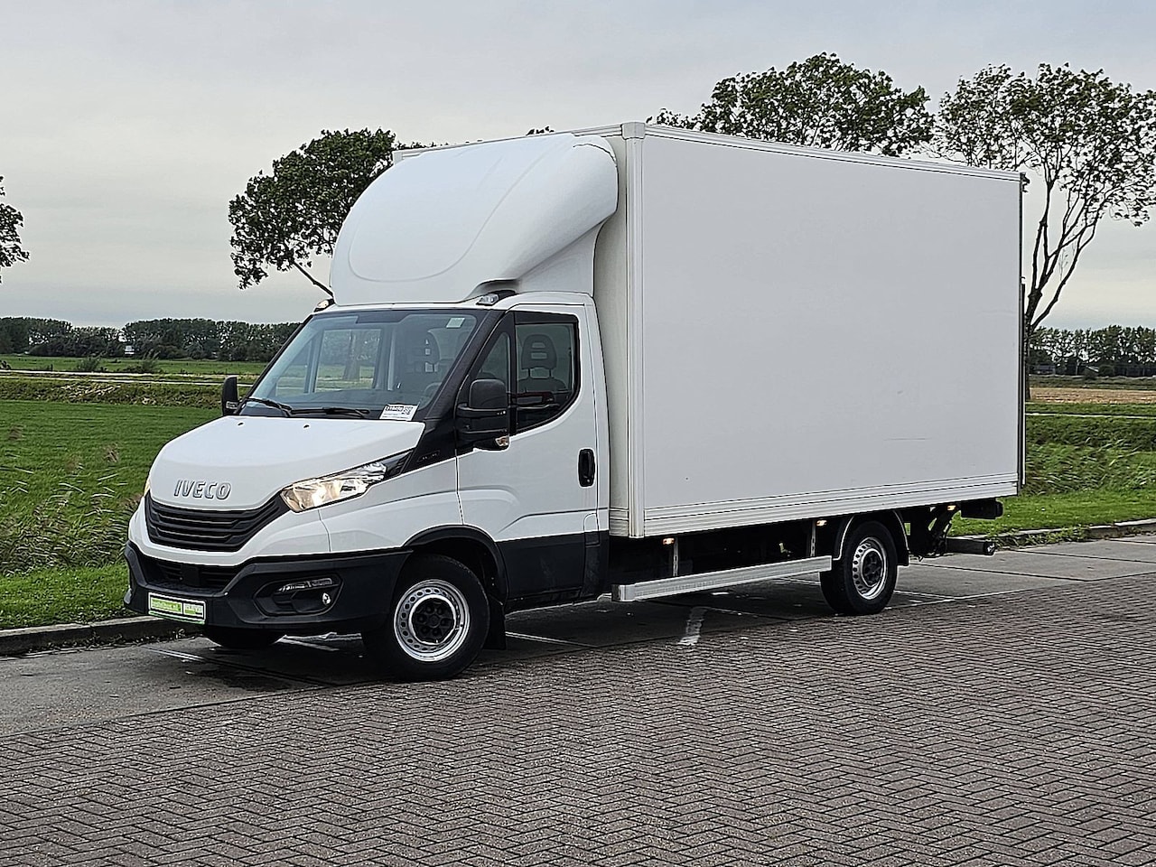 Iveco Daily - 35S18H 3.0 Bakwagen Laadklep 3.0Ltr 180Pk Zijdeur Spoiler Euro6! - AutoWereld.nl