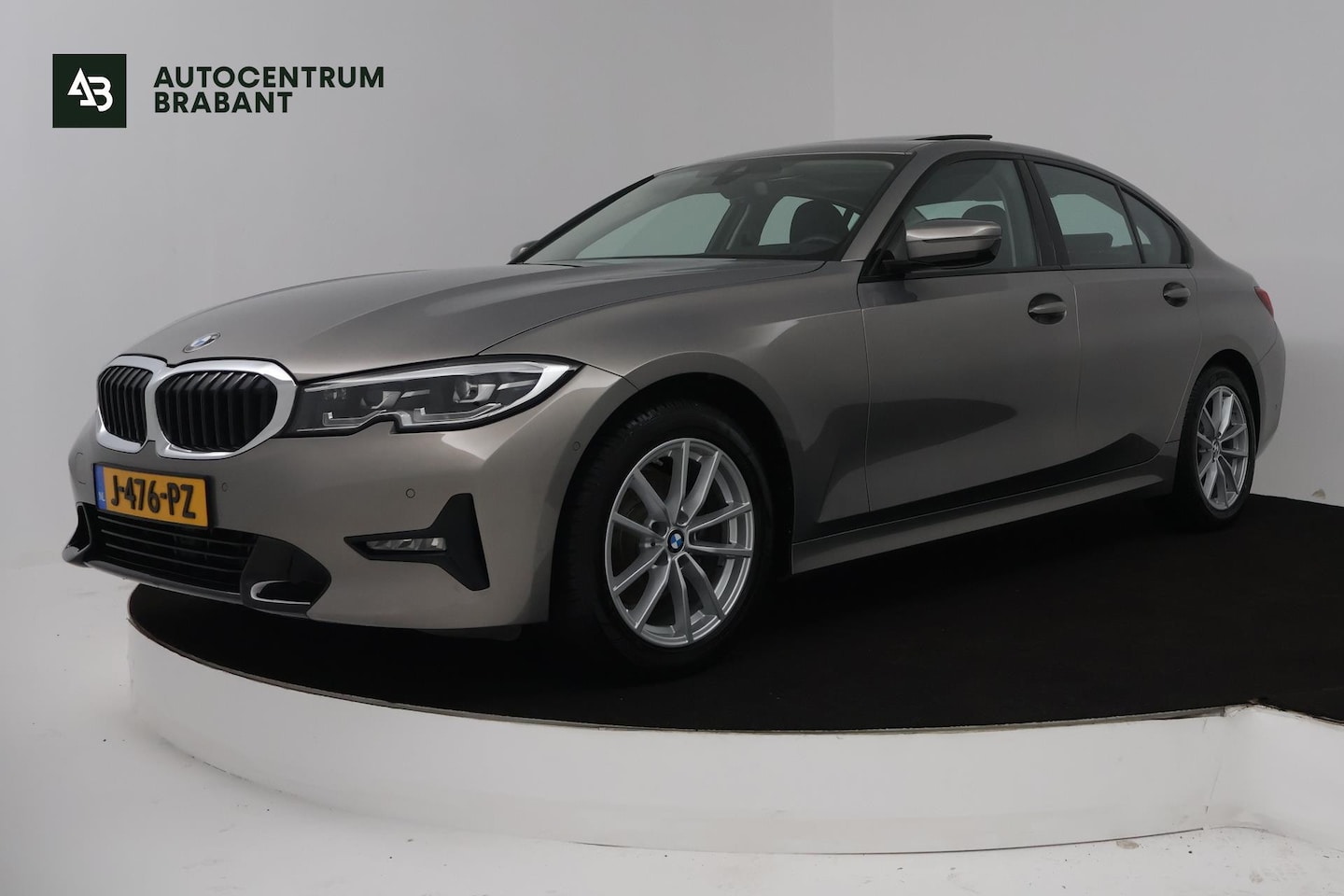 BMW 3-serie - 320i High Executive Edition Automaat (PANORAMADAK, CAMERA, STOELVERWARMING, SPORTSTOELEN, - AutoWereld.nl