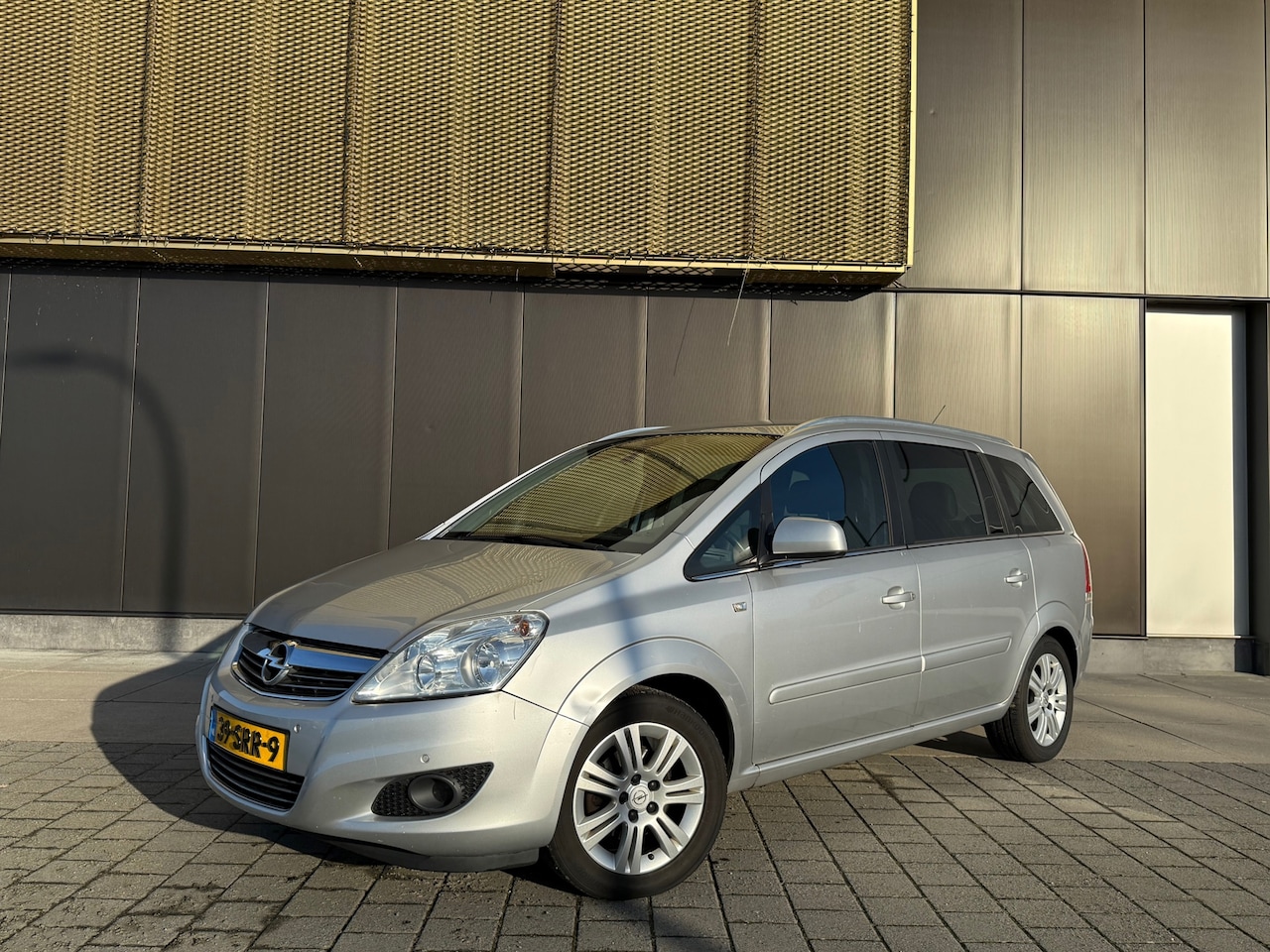 Opel Zafira - 1.8 Cosmo |Distr vv | 7 pers | Navi | Cruise | Stoelverw. | PDC | Leder | Trekh | - AutoWereld.nl