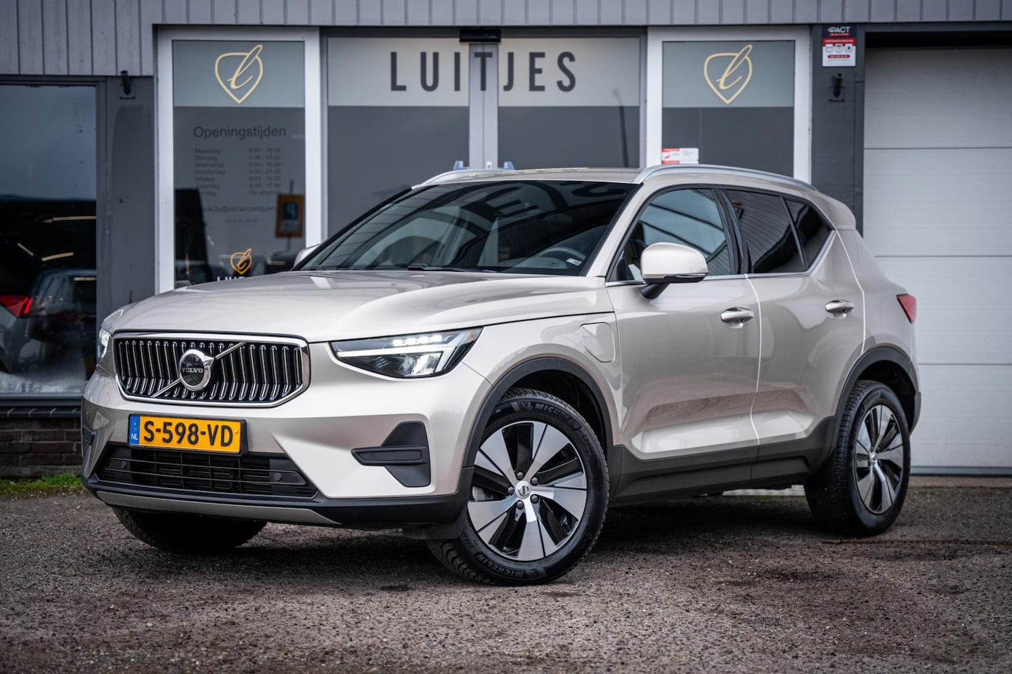 Volvo XC40 - 1.5 T4 Plug-In hybrid Plus Bright I NL-auto I Harman/Kardon I Trekhaak I Stoelmemory I Dea - AutoWereld.nl