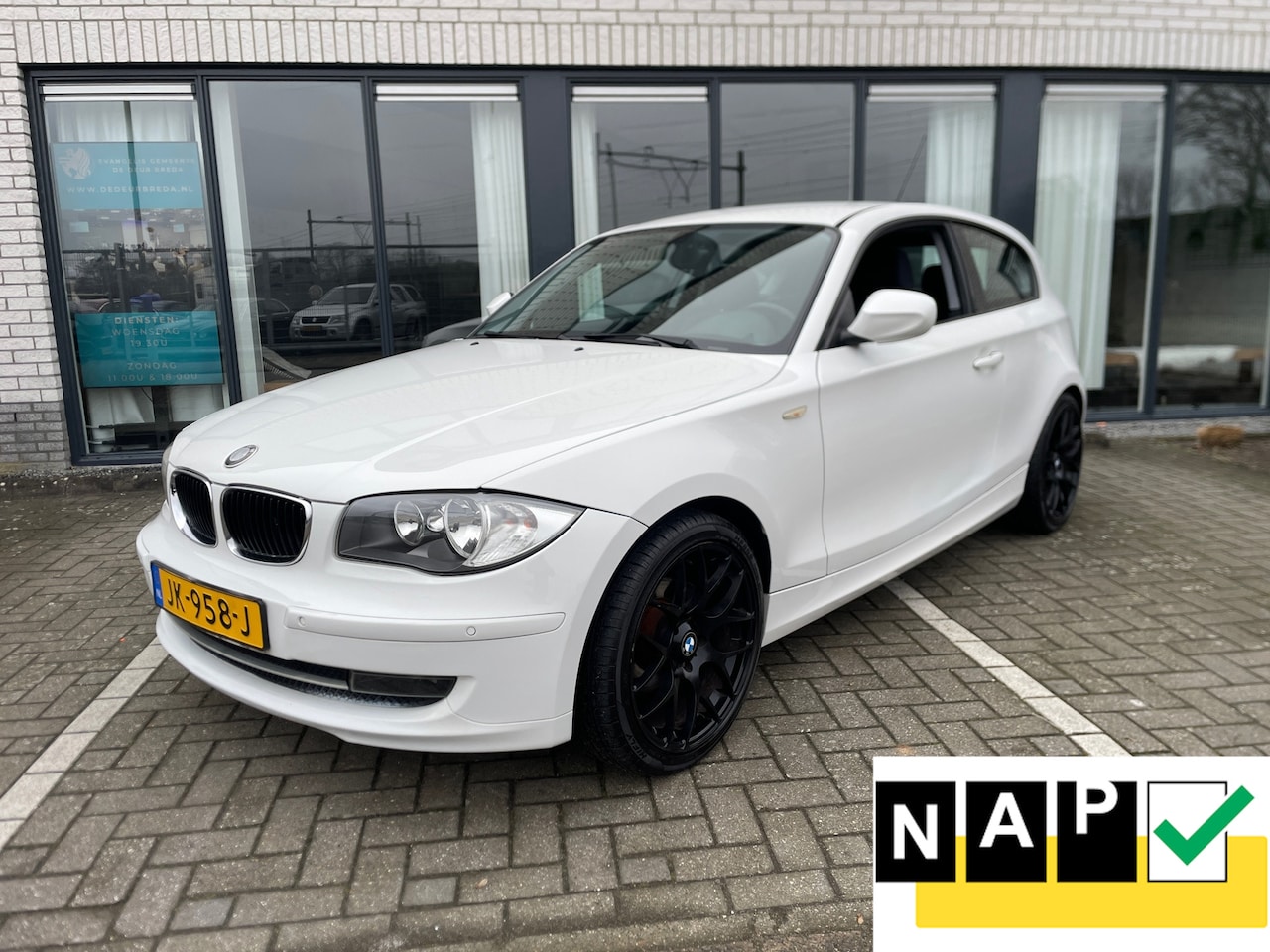 BMW 1-serie - 116i High Executive Clima Cruis Lm Velgen Pdc - AutoWereld.nl