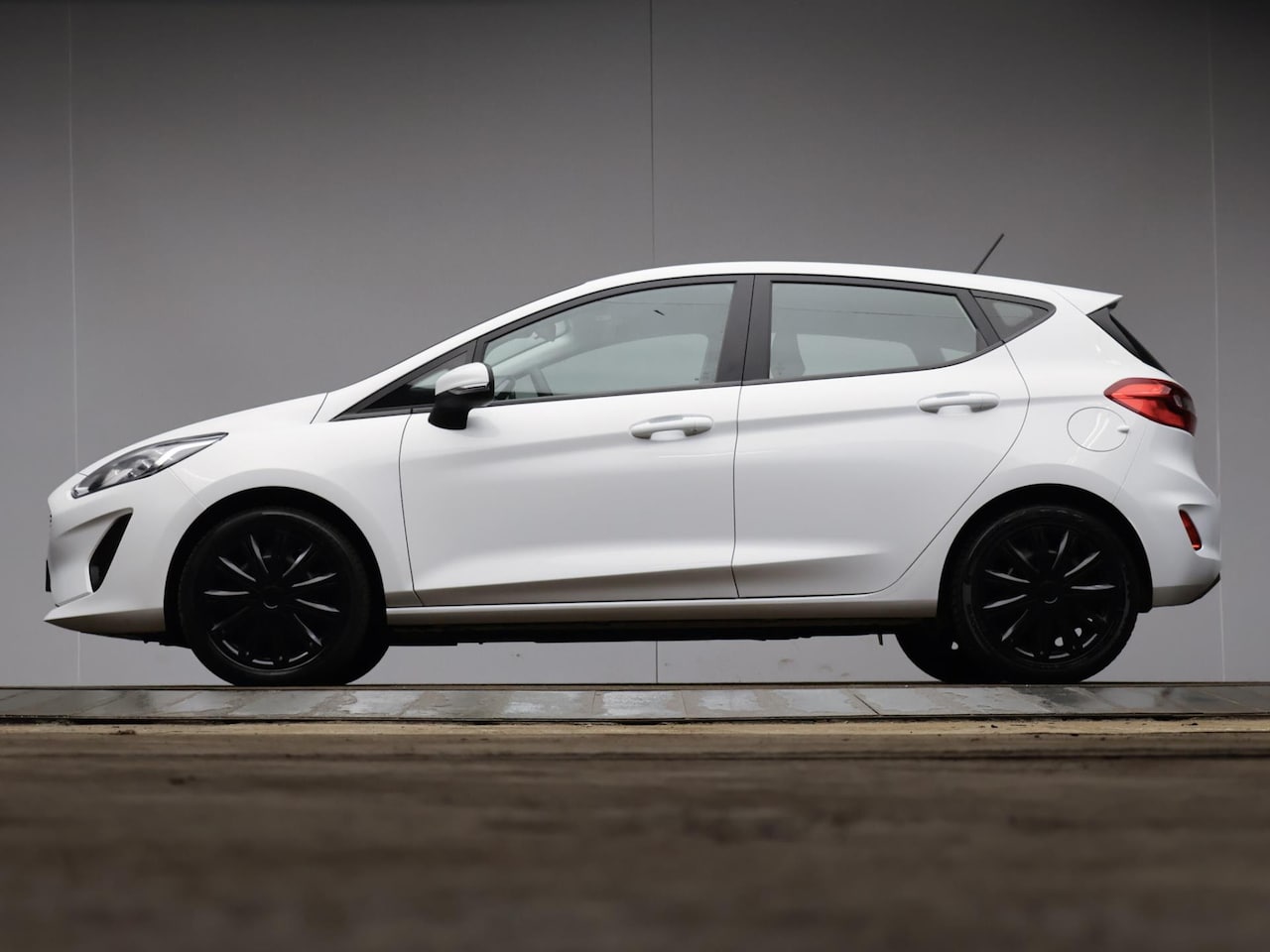Ford Fiesta - 1.1 Sport (APPLE CARPLAY,NAVI,LED,CRUISE,BLACK/WHITE EDITION,LANE ASSIST,SPORTSTOELEN,NETT - AutoWereld.nl