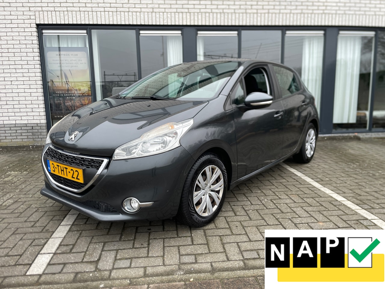 Peugeot 208 - 1.2 VTi Envy Navi Clima Cruis Trekhaak - AutoWereld.nl