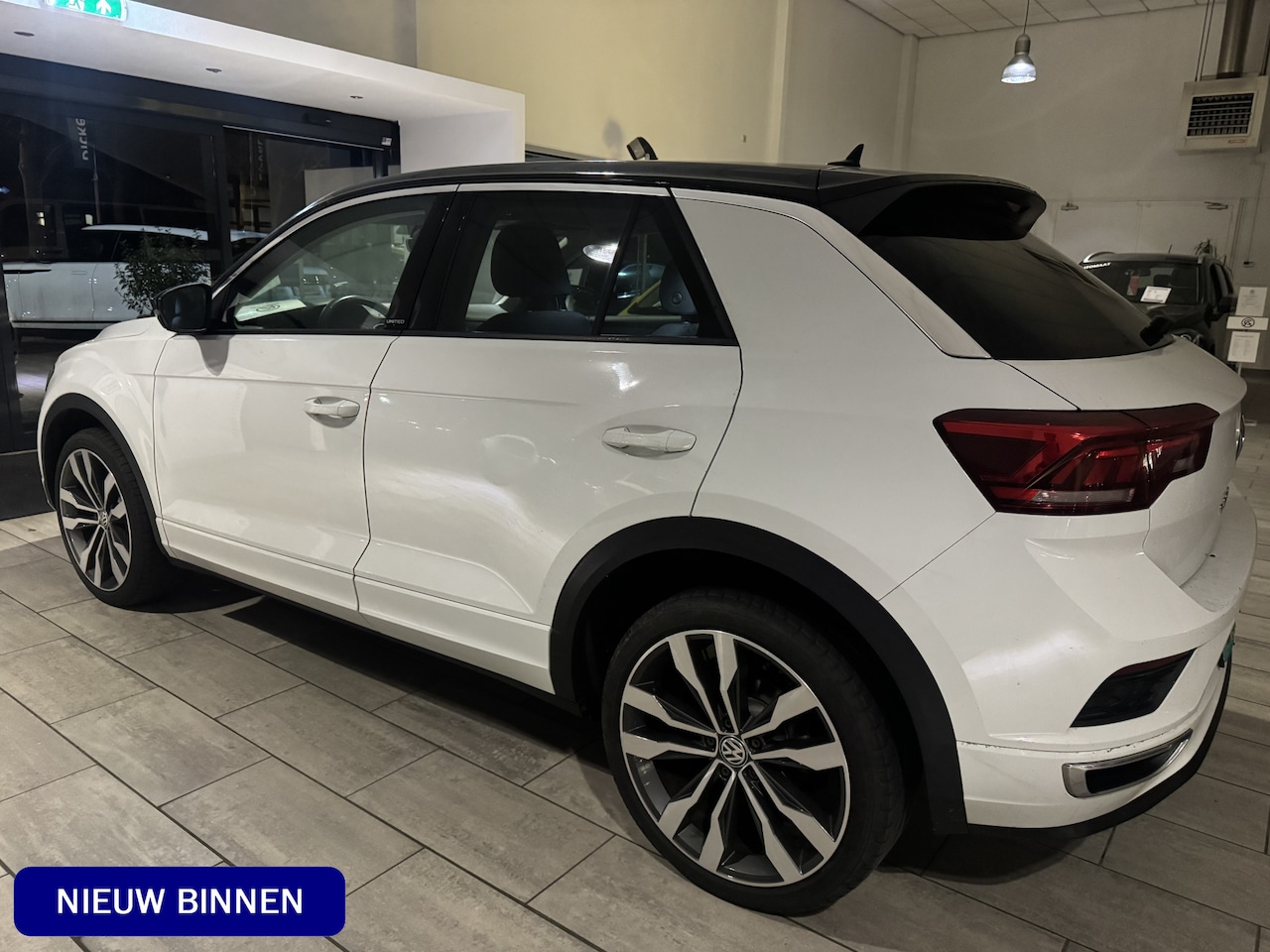 Volkswagen T-Roc - 1.5 TSI R-LINE 150pk DSG | VIRTUAL | AUTOMAAT | 20" | FULL LED | - AutoWereld.nl
