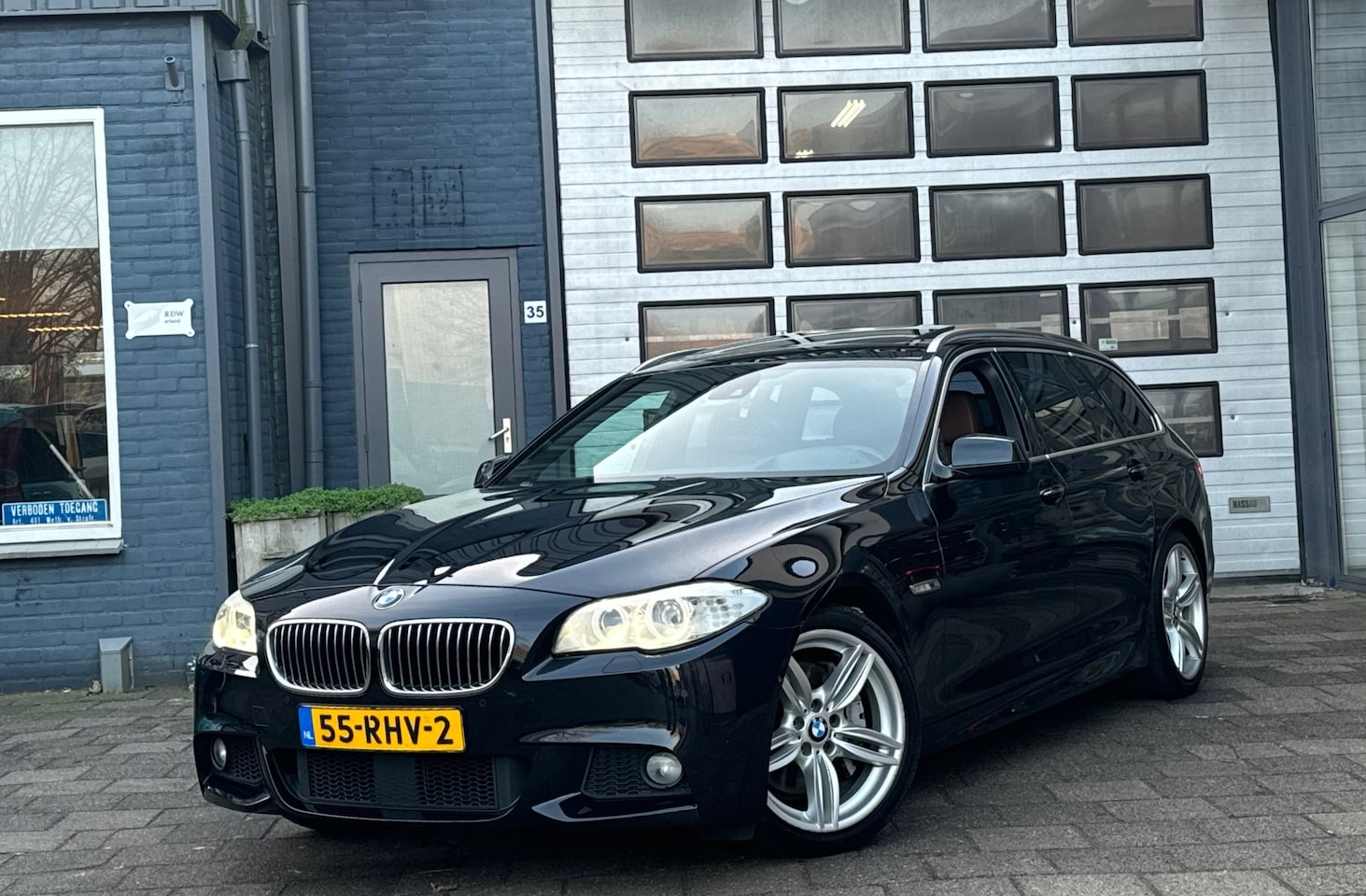 BMW 5-serie Touring - 535i High Executive | M-Pakket | Pano | Camera 360 | N.A.P - AutoWereld.nl