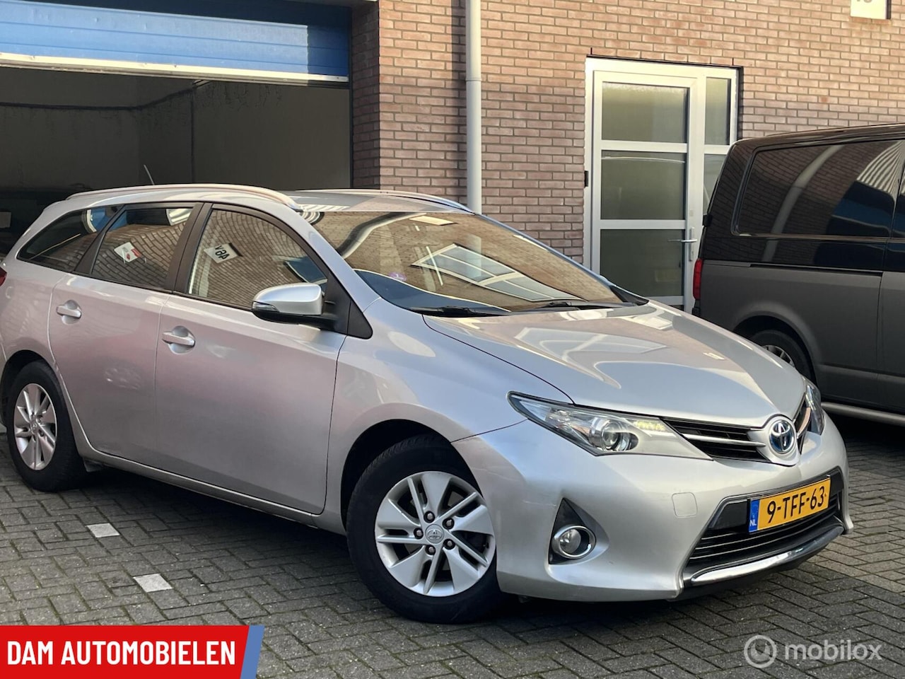 Toyota Auris Touring Sports - 1.8 Hybrid, Camera, Full maps Navigatie,Nederlandse auto met NAP! - AutoWereld.nl