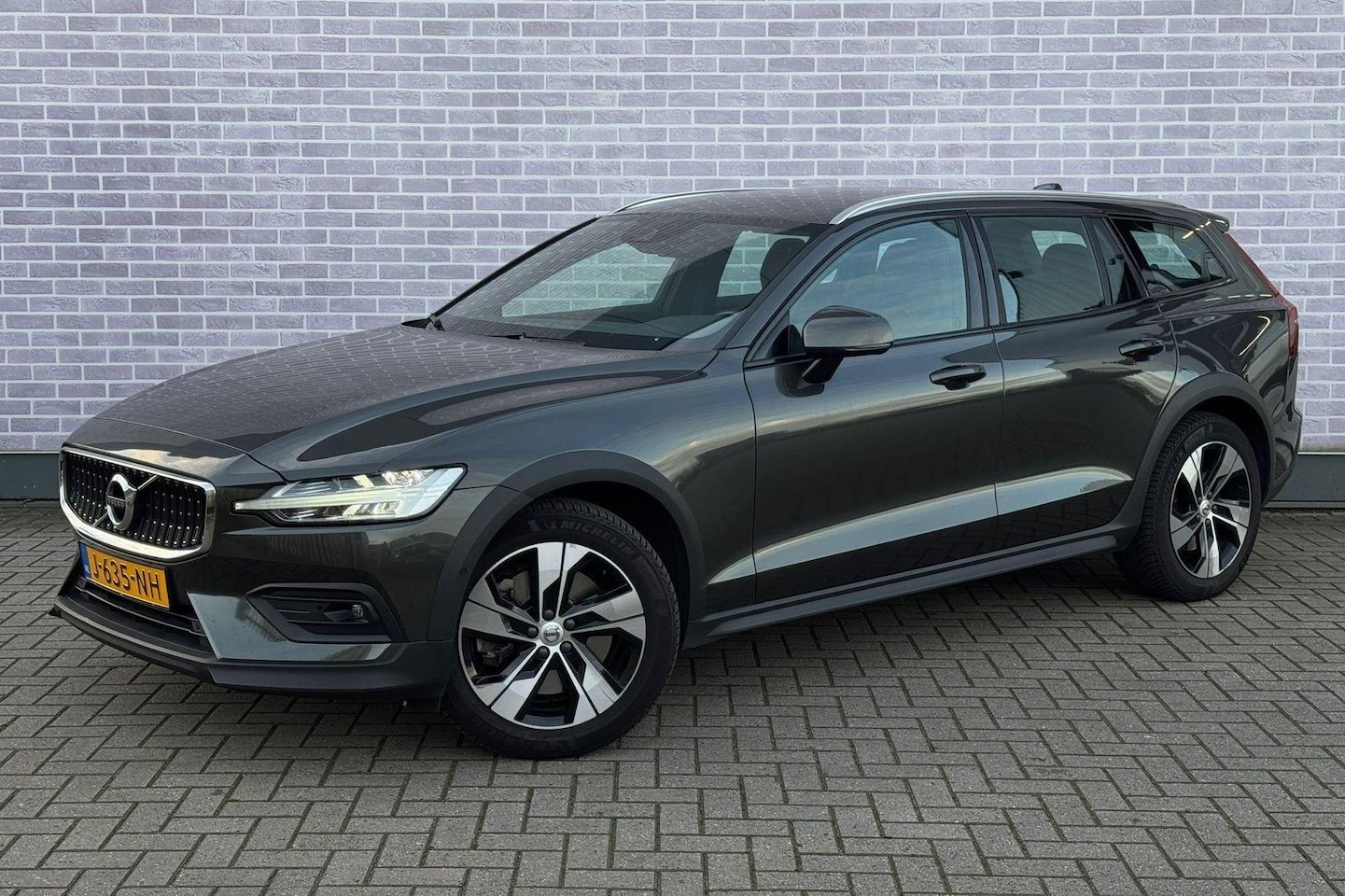 Volvo V60 Cross Country - 2.0 B5 AWD 250PK Ultimate TREKHAAK|LEDER|BLIS - AutoWereld.nl