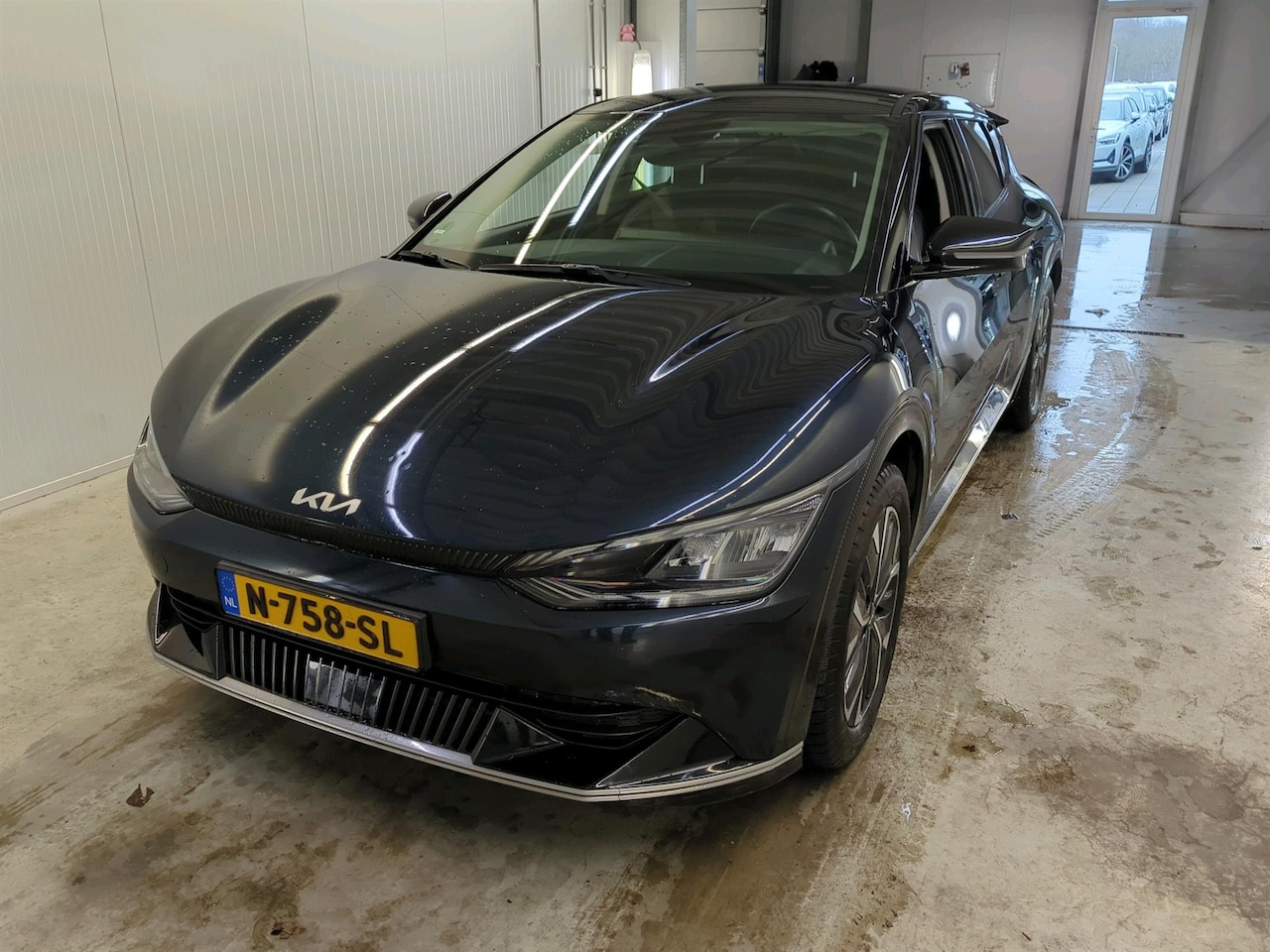 Kia EV6 - PLUS 77.4KWH TREKHAAK/LEER/NAVI/LED/FABREKSGARANTIE - AutoWereld.nl