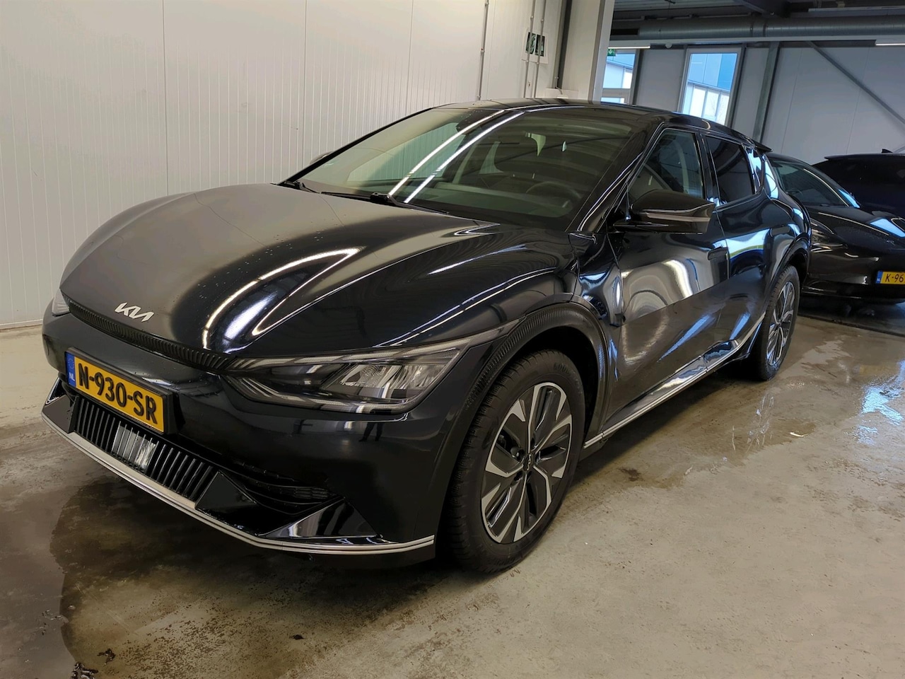 Kia EV6 - PLUS 77.4KWH TREKHAAK/LEER/NAVI/ACARPLAY/LED/FABRIEKSGARANTIE - AutoWereld.nl