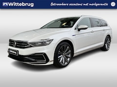 Volkswagen Passat Variant - 1.4 TSI DSG PHEV GTE Business / Panorama dak / Ledere bekleding / Trekhaak / Led Matrix