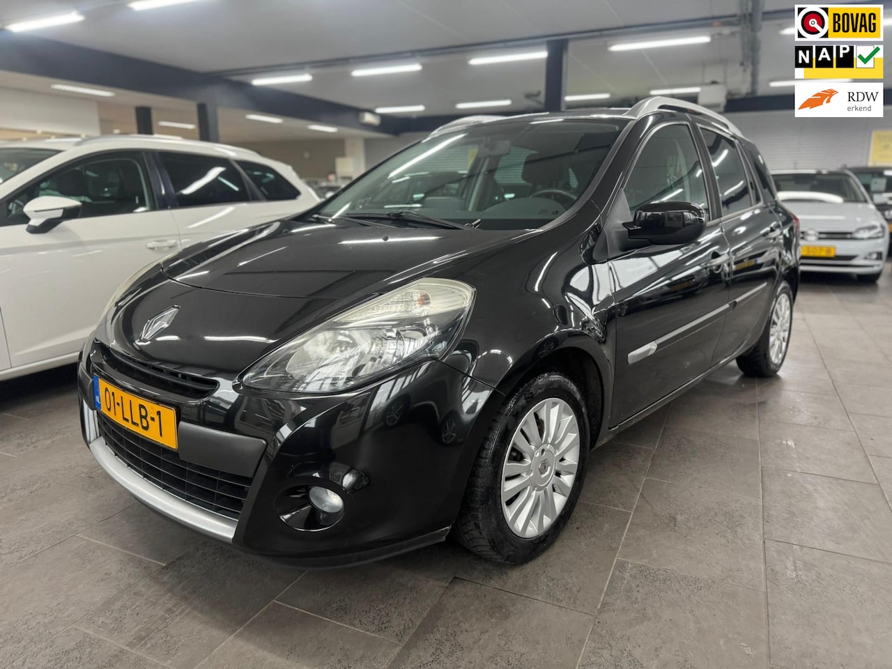Renault Clio Estate - 1.2 TCE Collection navigatie airco lm-velgen cruise controle elektrische pakket trekhaak - AutoWereld.nl
