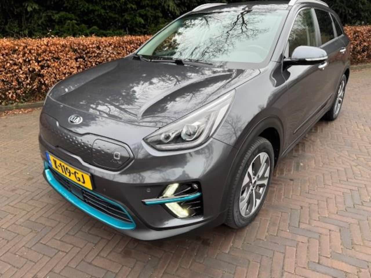 Kia e-Niro - EXECUTIVELINE 64KWH 3 FASEN/SOH 100%/LEER/ACARPLAY/LED/FABRIEKSGARANTIE - AutoWereld.nl