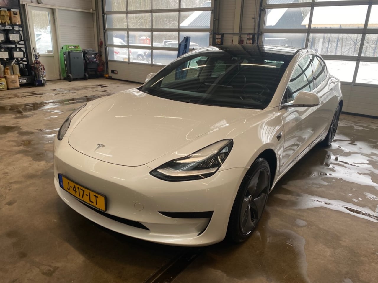 Tesla Model 3 - STANDARD RANGE PLUS RWD - AutoWereld.nl