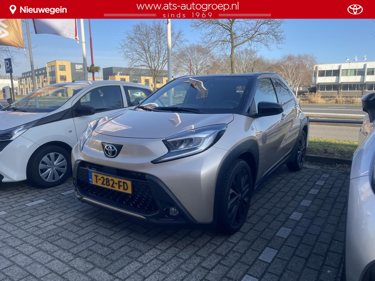 Toyota Aygo X - 1.0 VVT-i S-CVT Premium | 1e Eigenaar | Org NL en slechts 10.030 km | Duurste uitvoering | - AutoWereld.nl
