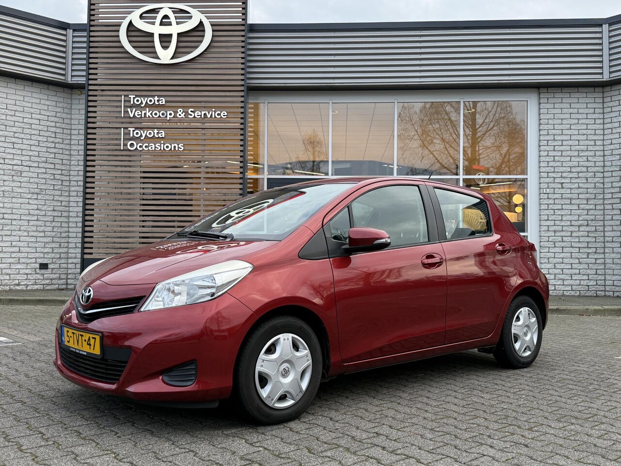 Toyota Yaris - 1.3 VVT-i NOW AIRCO EL-RAMEN EL-SPIEGELS CENTRALE-DEURVERGR NL-AUTO DEALER-ONDERHOUDEN - AutoWereld.nl