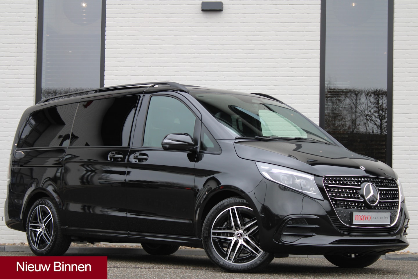 Mercedes-Benz V-klasse - 300d / DC / AMG / Luchtvering / Panorama / 360 Cam / 2x Elec Schuifd / Burmester / Vol Opt - AutoWereld.nl