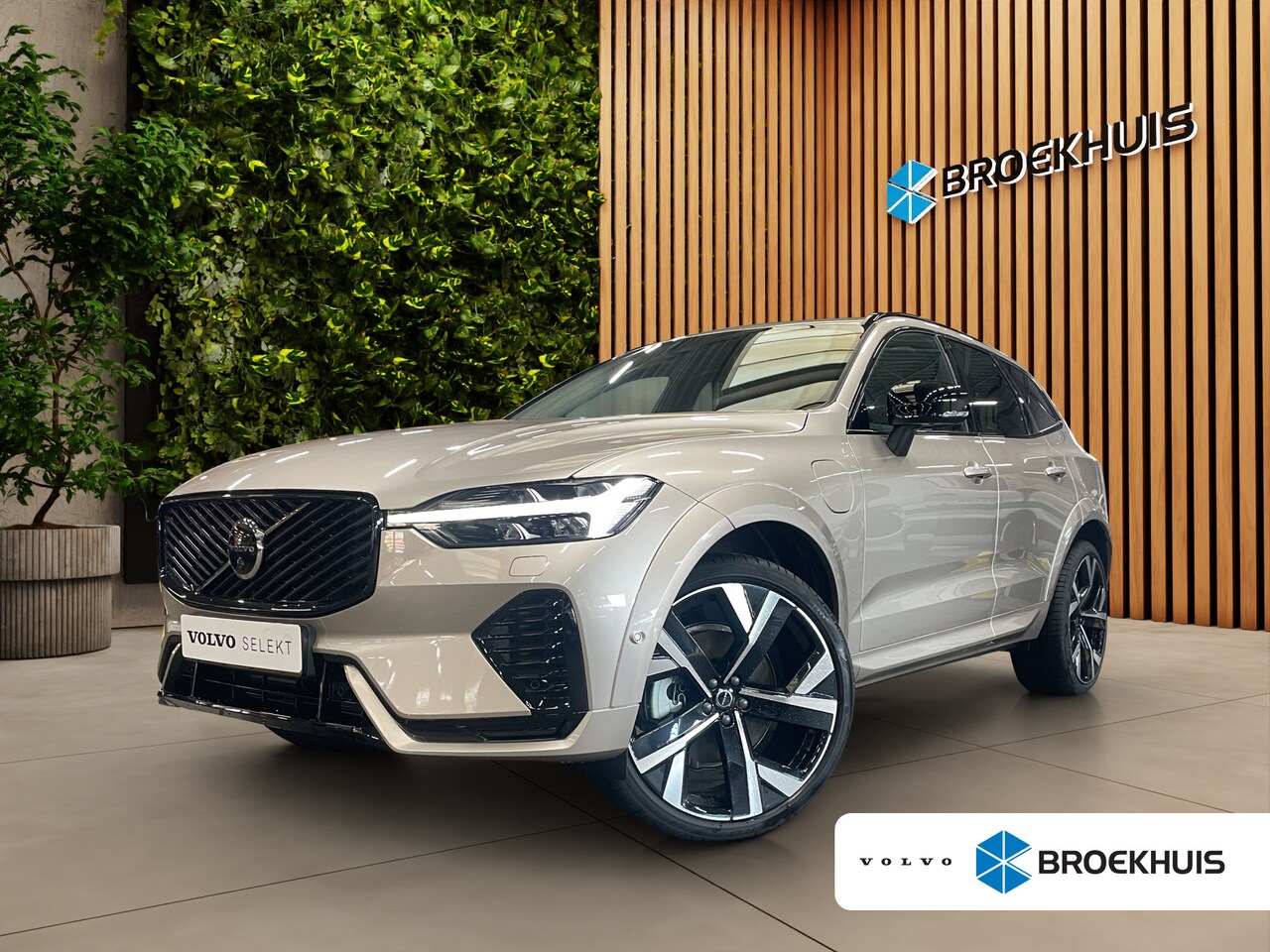 Volvo XC60 - 2.0 T6 Plug-in hybrid AWD Ultra Dark | Facelift! | Panoramadak | Stoelmassage/ventilatie | - AutoWereld.nl