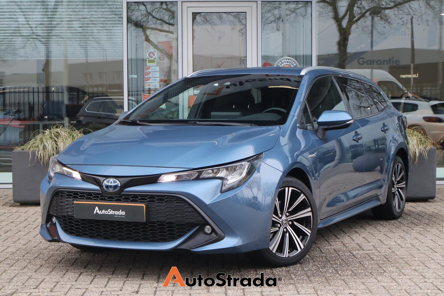 Toyota Corolla Touring Sports - 1.8 Business Plus 122pk | Keyless | Camera | LED | Stoelverwarming | ACC | Climate I Navi - AutoWereld.nl