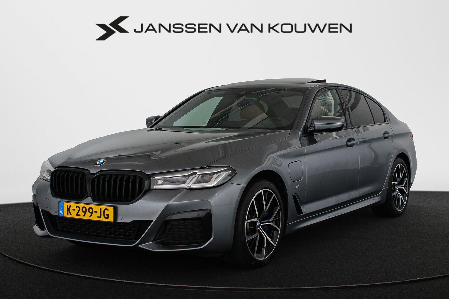 BMW 5-serie - 530e High Executive / M-Sport  / Harman Kardon / Schuif-kanteldak / Carplay - AutoWereld.nl